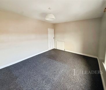 3 bedroom house to rent George Street, SO50 - Photo 2