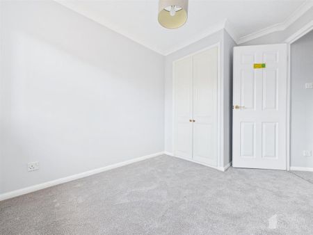 4 bedroom end of terrace house to rent - Photo 3