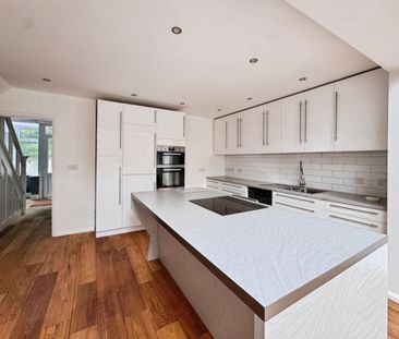 4 bedroom end of terrace house to rent - Photo 4