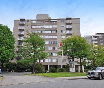 Renovated Large 1 Bedroom Suite near SkyTrain - Photo 1