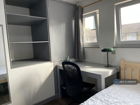 4 bedroom terraced house to rent - Photo 3