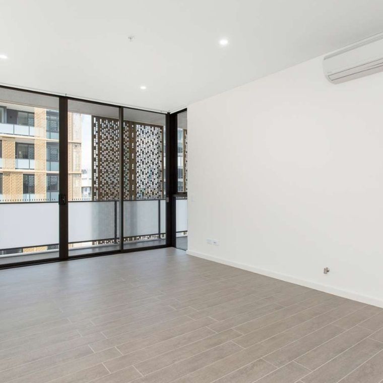 Nearly Brand New 2 Bedroom Apartment with water view - To be the first Inspection! - Photo 1