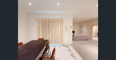 Well-Maintained & Family Townhouse in the Heart of Box Hill South - Photo 5