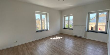 Appartement te huur in Virton voor € 920 met 3 slaapkamers - Foto 2