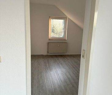 Helle 3-Zimmer-Dachgeschosswohnung mit West-Dachterrasse | 67 m² - Photo 2