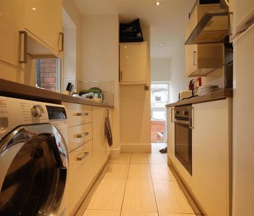 5 bedroom maisonette to rent - Photo 1