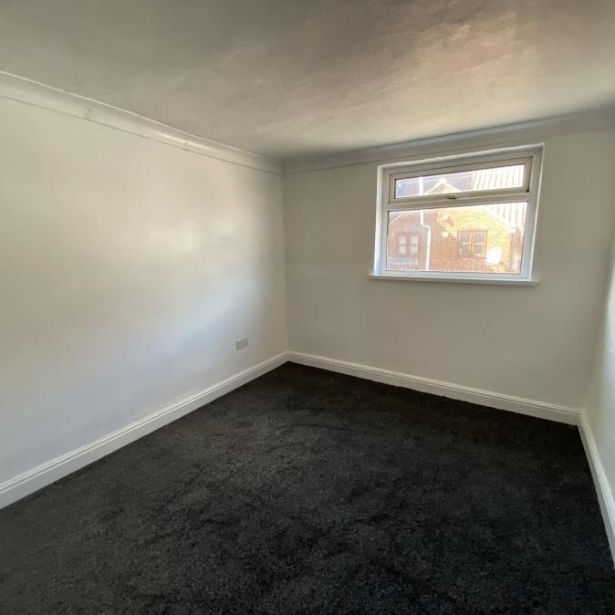 2 bedroom end of terrace house to rent - Photo 1