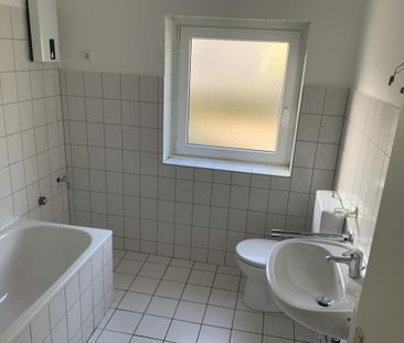Geräumige 2,5 Zimmer Wohnung im Erdgeschoss mit Wannenbad und Bezug... - Photo 5
