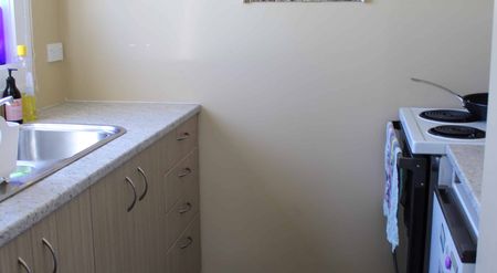 **2026 Sunny 1 bedroom flat situated in Roslyn** - Photo 3