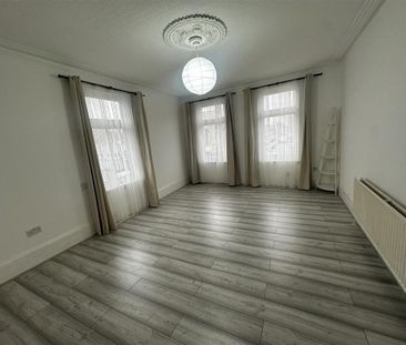 3 bedroom flat to rent - Photo 6