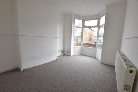 3 bedroom end of terrace house to rent - Photo 2