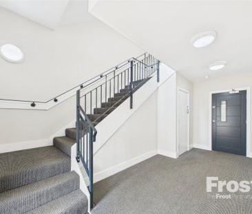 25a Summers Road, Burnham,SL1 - Photo 2