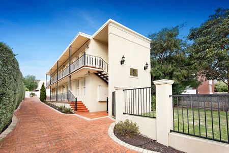 3/10 Violet Street, Essendon VIC 3040 - Photo 5