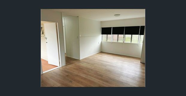 Chic 1-Bedroom Living in the Heart of Coorparoo – Walk to Everything! - Photo 1