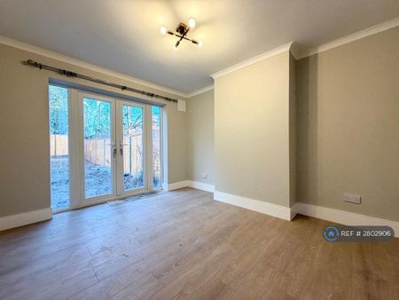 3 bedroom semi-detached house to rent - Photo 2