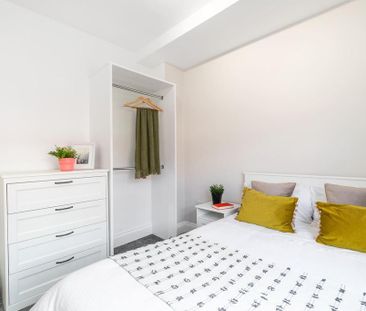 6 bedroom house to rent - Photo 1