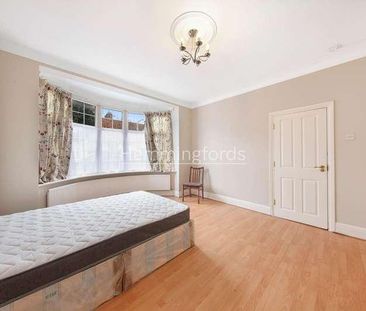 Brancaster Road, Ilford, IG2 - Photo 1