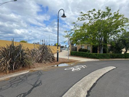 “Classic 3Br Family Home in Point Cook!” - Photo 5