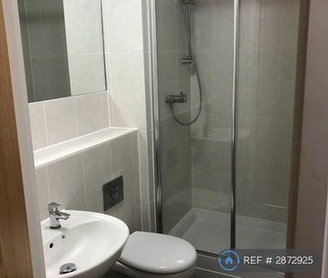 4 bedroom flat to rent - Photo 3