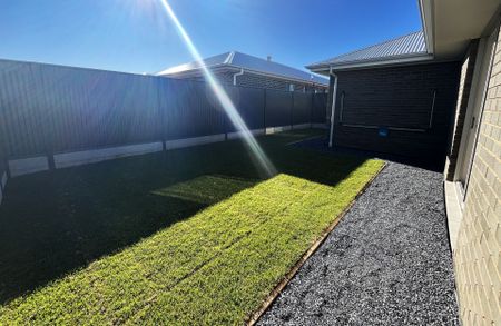 Stunning Brand New Family Home - Photo 3