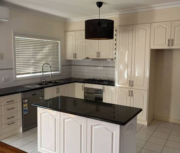 Modern & Convenient Living at 2/5 Mantell Street, Doncaster East - Photo 2