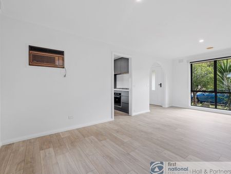 Beautifully Renovated 2 Bedroom Unit - Photo 5
