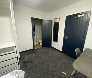 Room in a Shared House, Picton Road, L15 - Photo 2
