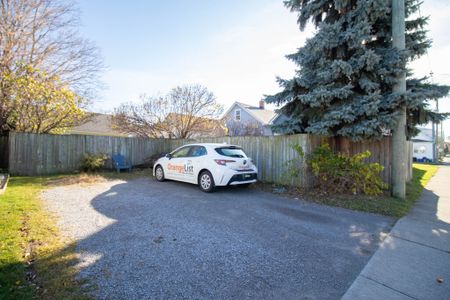 23 St. Patrick St, St. Catharines - 3 Bedroom Main Unit - Photo 2