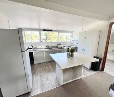 4 Bed Upstairs Villa Conversion - Close to Uni! - Photo 6