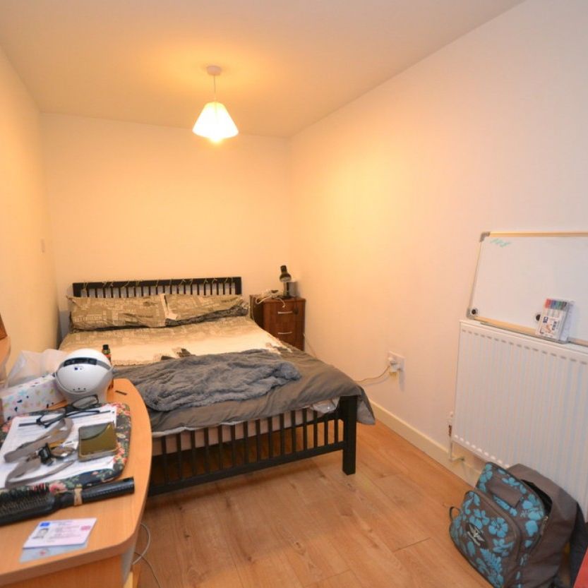 3 bed Flat for Rent - Photo 1