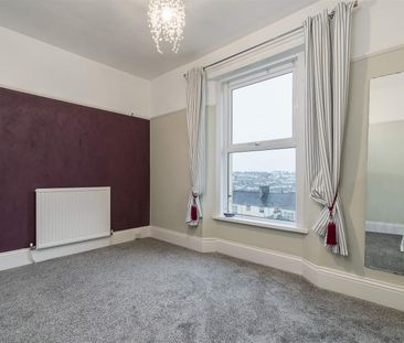 College Avenue, Plymouth - Photo 2