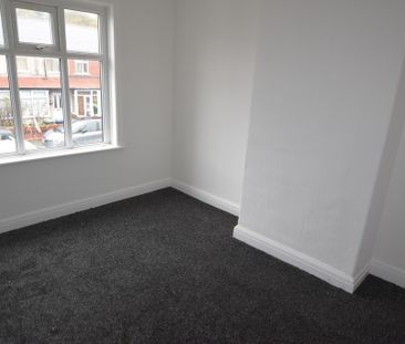 To Let 3 Bed Mid Terraced House - Photo 4