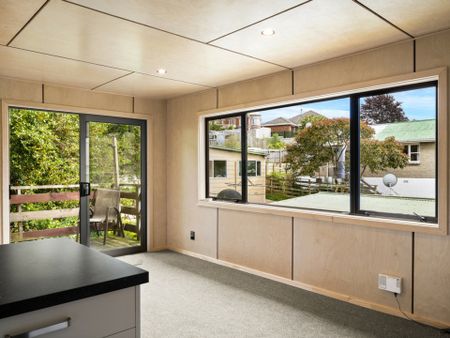 Sunny, stylish and sparkling new - Photo 2