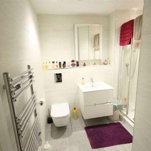 High Street, Iver, SL0 - Photo 2