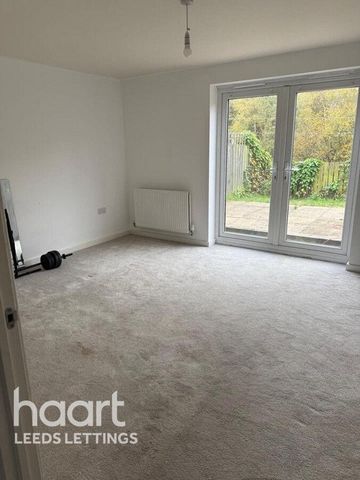 3 bedroom semi-detached house to rent - Photo 3