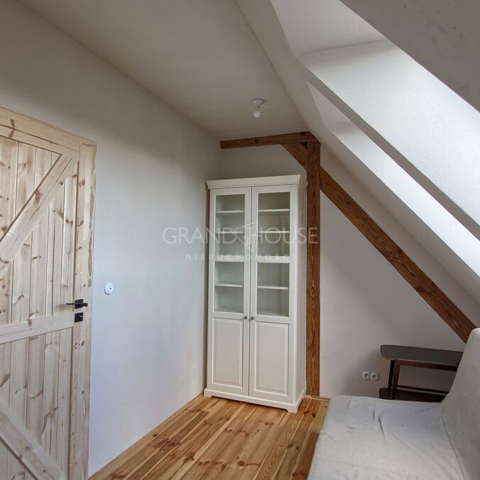 Wyjątkowe, klimatyczne mieszkanie na poddaszu - Zdjęcie 1