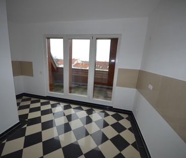 Sanierte Altbauwohnung im Dachgeschoss mit Loggia und Parkettboden ! - Photo 4