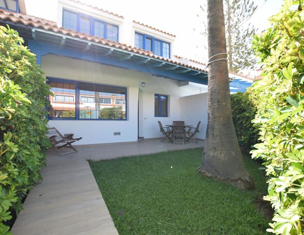 Detached house near the beach - Photo 1