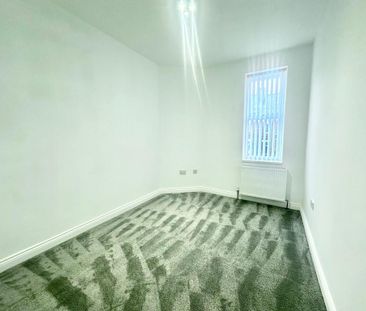 4 bedroom flat to rent - Photo 1