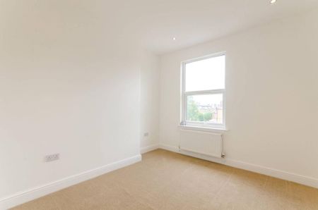 3 bedroom flat to rent - Photo 2