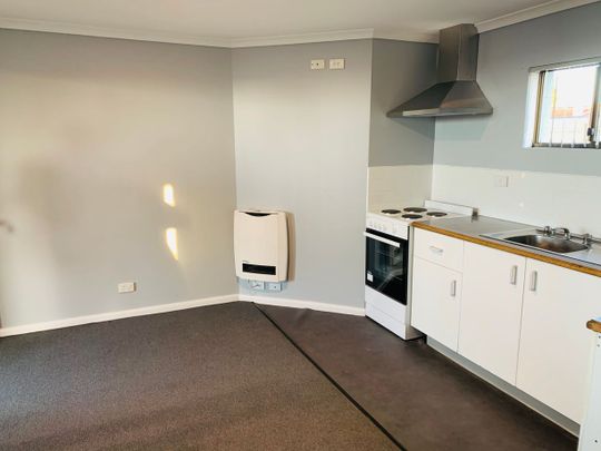 Conveniently located one bedroom unit - Photo 1