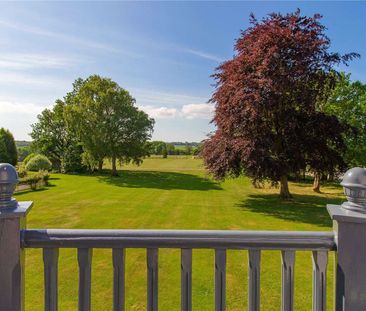 Beautiful arts and crafts house with commanding views over the Chilterns with gardens, tennis court and heated outdoor swimming pool - Photo 5