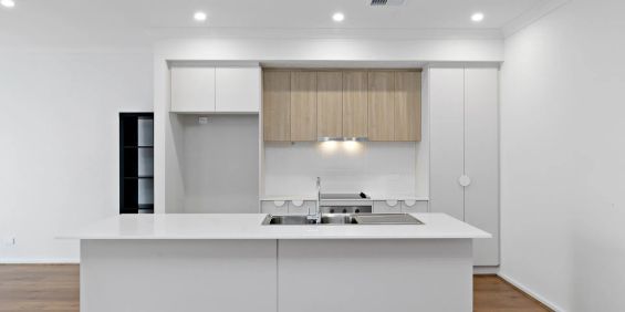 Modern Luxury Living: The Perfect Blend of City & Coast - Photo 3