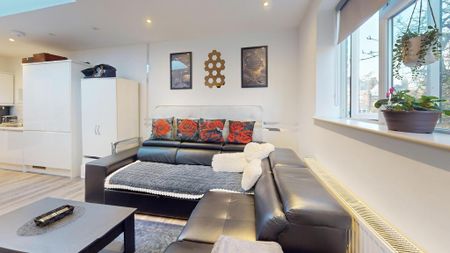 1 bedroom flat to rent - Photo 2