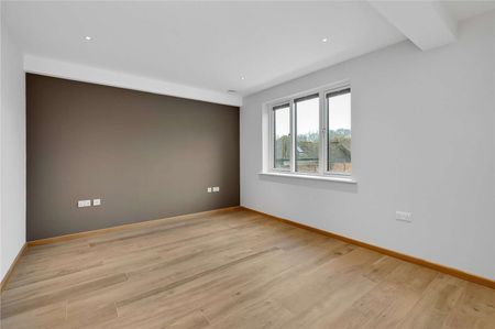 An exceptional newly done four bedroom barn conversion, providing an idyllic countryside setting and spacious and contemporary living accommodation. - Photo 5