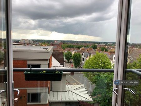 2 bedroom flat to rent - Photo 5