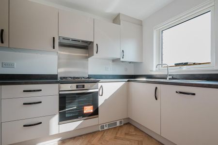 3 bedroom end of terrace house to rent - Photo 3