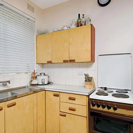 Spacious Studio Apartment In Prime Location - Photo 3