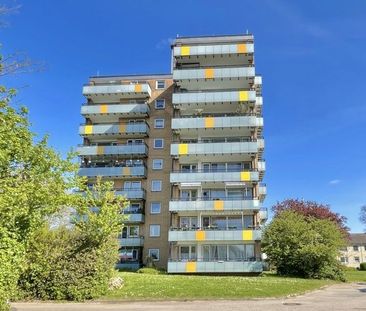 Großzügig geschnittene 3-Zi.-Wohnung mit zwei Balkone und Weitblick... - Photo 2