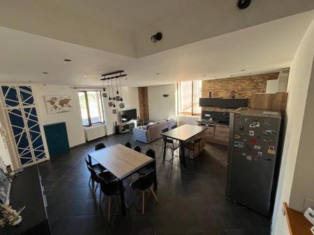 Location Appartement 5 pièces 91m² ROANNE 42300 - Photo 2